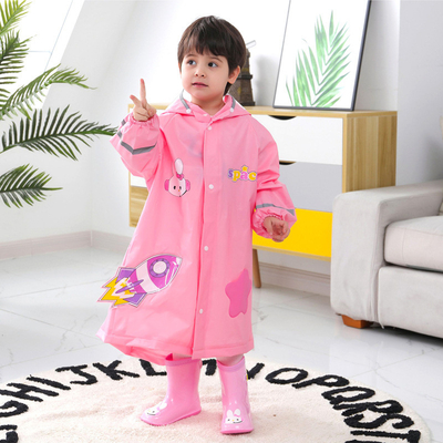 Ropa de lluvia para niños de dibujos animados con rayas reflectantes.