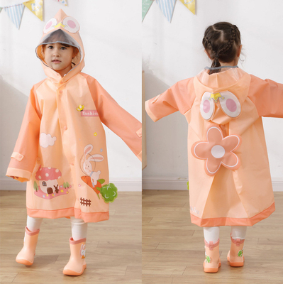 Ropa de lluvia para niños de dibujos animados con rayas reflectantes.