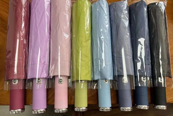 Portador de linterna LED giratorio Paraguas plegable automático para viajes y publicidad