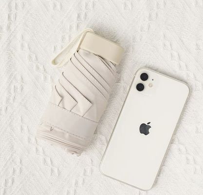 Protección UV con un bolsillo pequeño para llevarlo fácilmente en días soleados