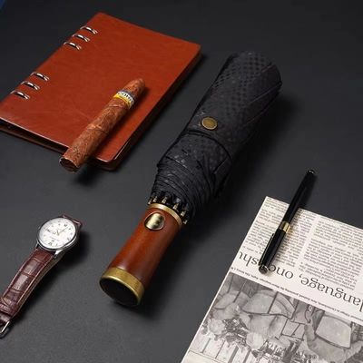 X315 Diseño de madera Automático de los hombres a prueba de viento Tres plegados paraguas de color personalizado