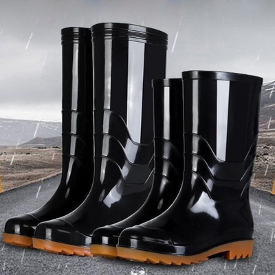Botas de lluvia de tubo alto para hombres hechas de plástico en color personalizado y material duradero
