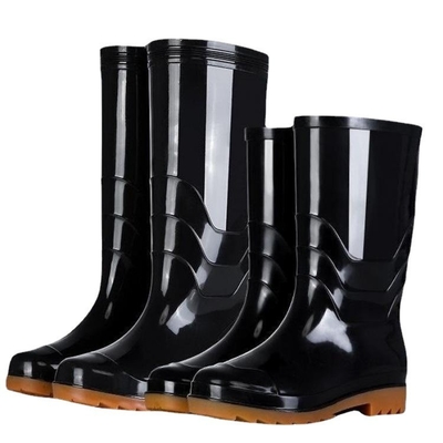Botas de lluvia de tubo alto para hombres hechas de plástico en color personalizado y material duradero