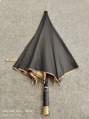 Paraguas de lluvia de tamaño golf con mango suave EVA y revestimiento de plata