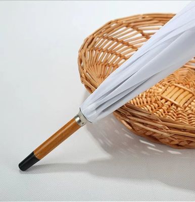 Paraguas de colores personalizados en España con marco largo de fibra de vidrio y mango de madera