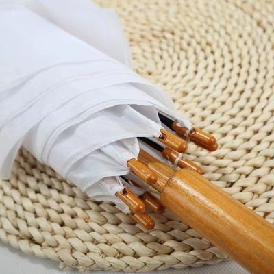 Paraguas de colores personalizados en España con marco largo de fibra de vidrio y mango de madera