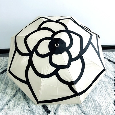 Manténgase protegido con estilo Camellia Protección UV Tres sombrillas plegables para mujeres coreanas