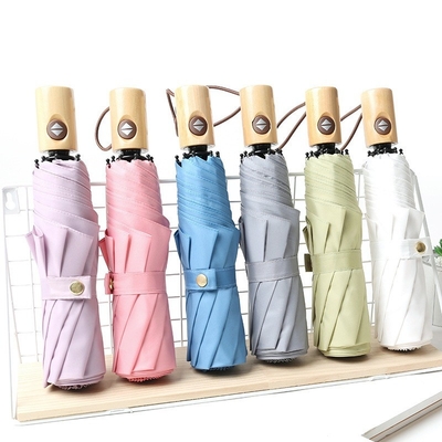 Ventilador de arte japonés de tres pliegues contra viento sombrilla de mango de madera para una protección fuerte