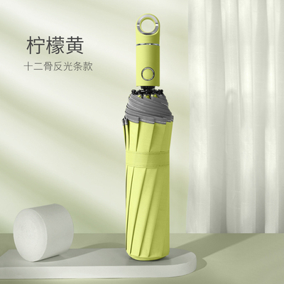Modelo Pongee con estilo Protector solar y paraguas UV para mujeres en movimiento