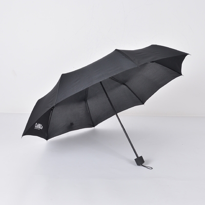 Logotipo personalizado Paraguas triple plegable Poliéster lluvia y sol Parasol plegado para suministros de viaje
