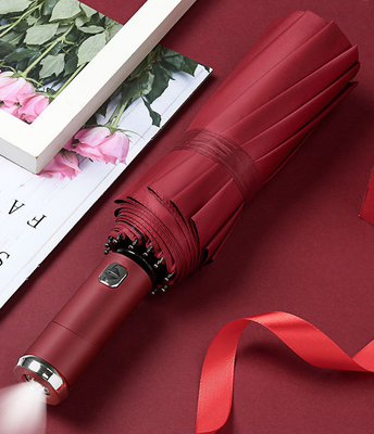 Adultos Diseño único luz LED linterna sombrilla triple plegable con logotipo personalizado