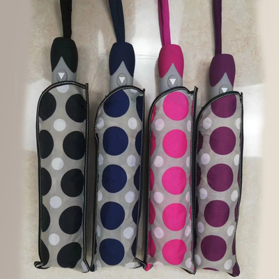 Paraguas semiautomático triple plegado con diseño de patrón único y diámetro abierto de 97 cm