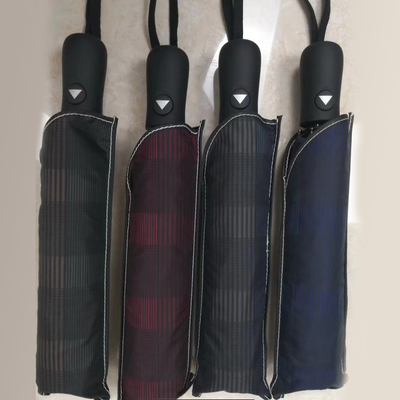 Paraguas semiautomático triple plegado con diseño de patrón único y diámetro abierto de 97 cm