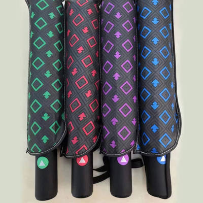 Paraguas semiautomático triple plegado con diseño de patrón único y diámetro abierto de 97 cm